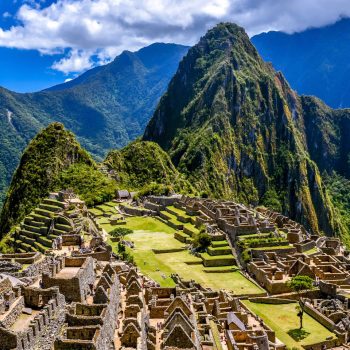 machu-picchu-under-blue-skies-t4zxrhkjhwpvlrzl